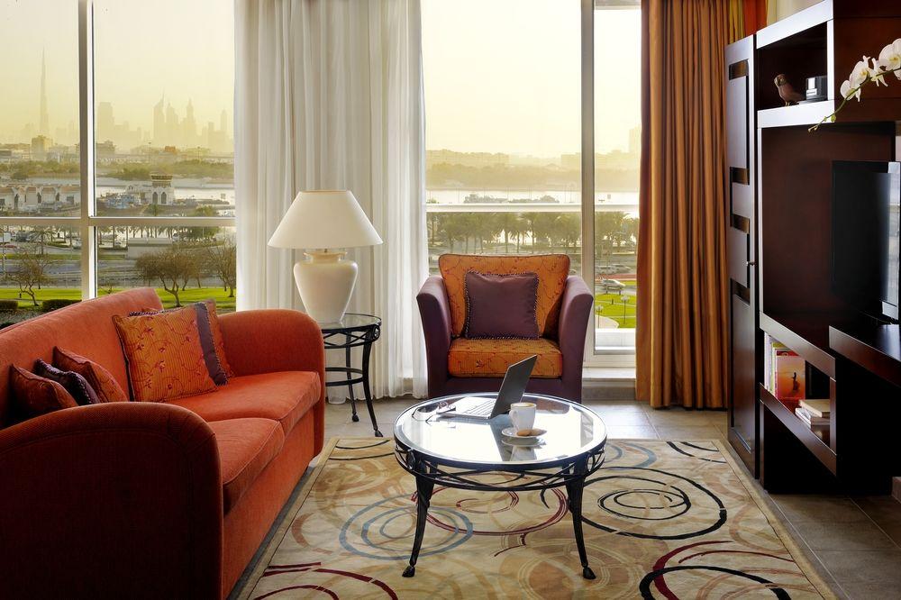Marriott Executive Creek होटल 4*
